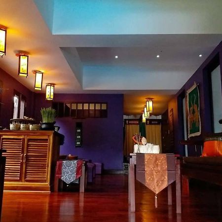 Capital Hotel Луанг Прабанг Екстериор снимка
