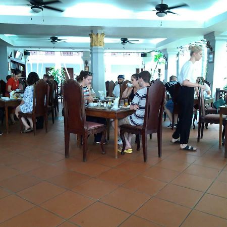 Capital Hotel Луанг Прабанг Екстериор снимка