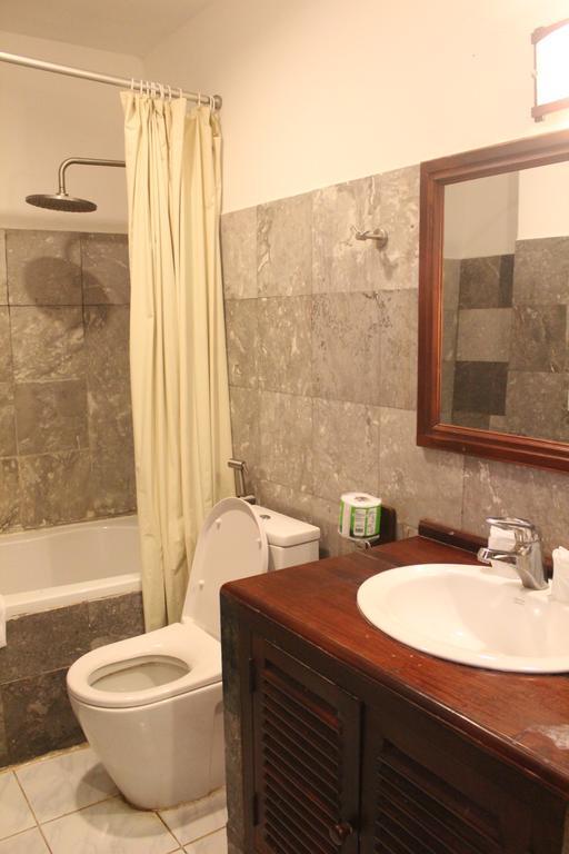 Capital Hotel Луанг Прабанг Екстериор снимка
