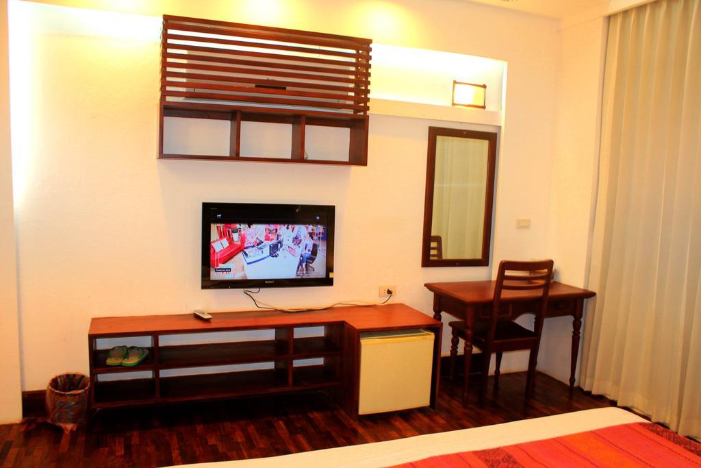 Capital Hotel Луанг Прабанг Екстериор снимка