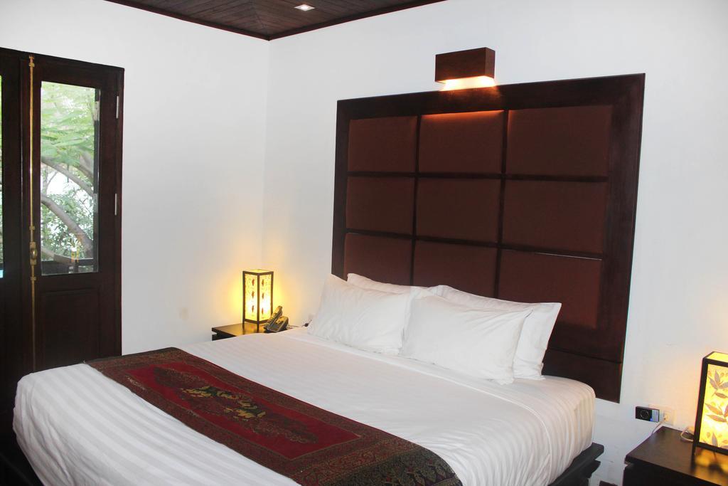 Capital Hotel Луанг Прабанг Екстериор снимка