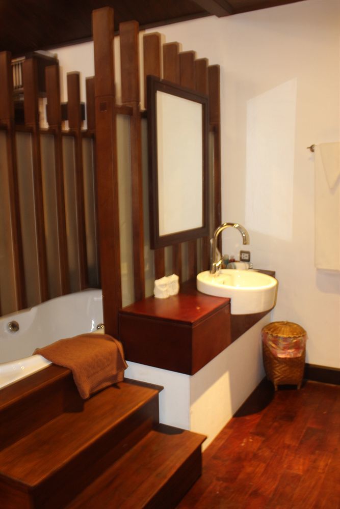 Capital Hotel Луанг Прабанг Екстериор снимка