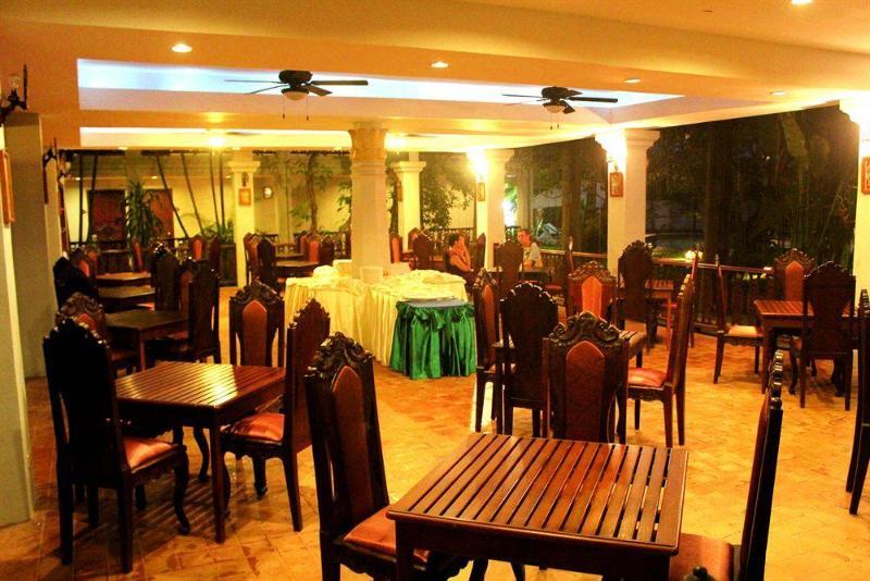 Capital Hotel Луанг Прабанг Екстериор снимка